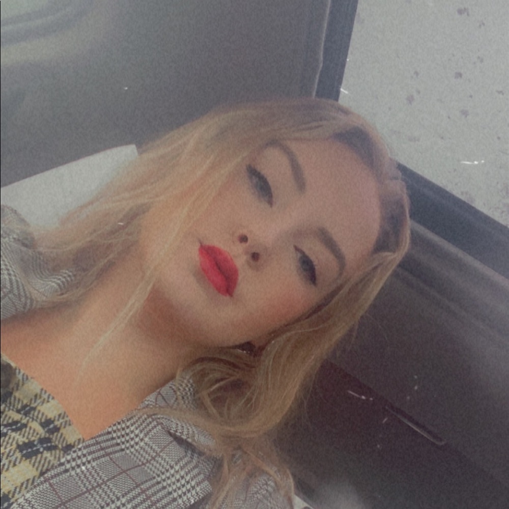 Meet your Posher, Emily